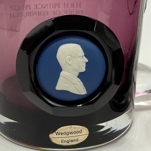 Vtg Wedgwood HM Queen Elizabeth II & HRH Prince Philip Silver Jubilee Glass Mug - Picture 2 of 16